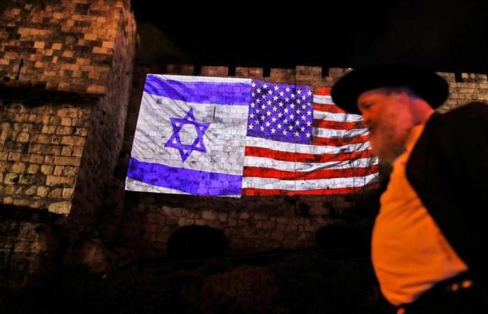 الاحتلال يضيء أسوار القدس بعلمي إسرائيل و أميركا