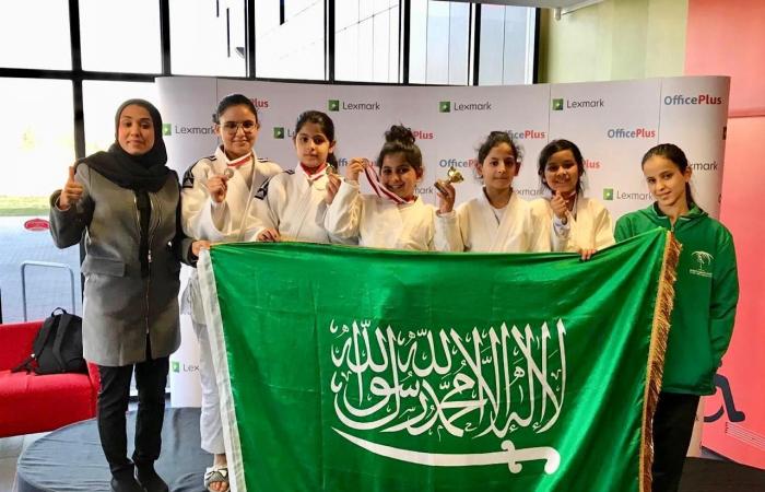 الخليح | أول ميدالية ذهبية لطفلة سعودية في تاريخ جودو الفتيات