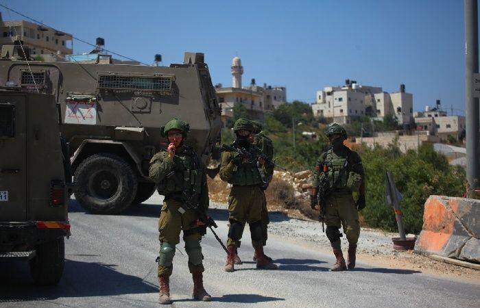 فلسطين | اغلاق مداخل بلدة عزون بعد اصابة ضابط اسرائيلي بالحجارة