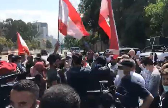 اعتصام أمام المحكمة العسكرية للمطالبة بالافراج عن الموقوفين (فيديو)