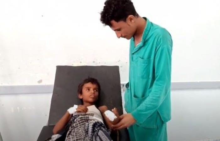 فيديو.. إصابة طفل نازح بنيران الحوثيين غرب اليمن
