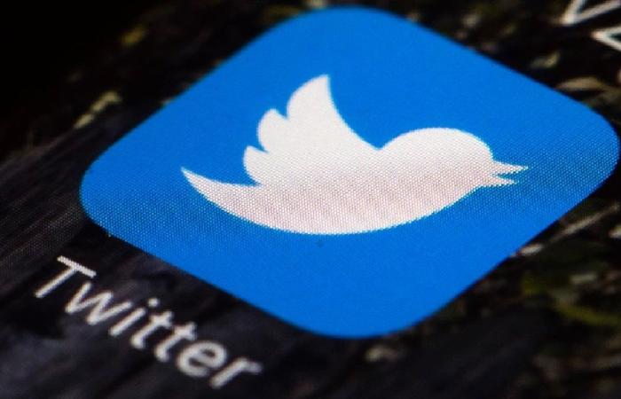 الفوضى تعمّ “تويتر” بعد قرار العلامة الزرقاء