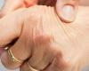 التهاب مفاصل الأصابع يهاجم المرأة بصفة خاصة.. وهذا العلاج