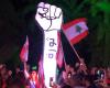 رفع “قبضة الثورة” في ساحة الاعتصام في جبيل