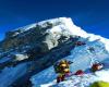 نيبالي يحطم الرقم القياسي ويتسلق جبل إفرست 25 مرة!
